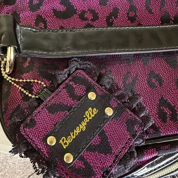 Betseyville Ruffled Cosmetic Case Betsey Johnson - Picture 3 of 10